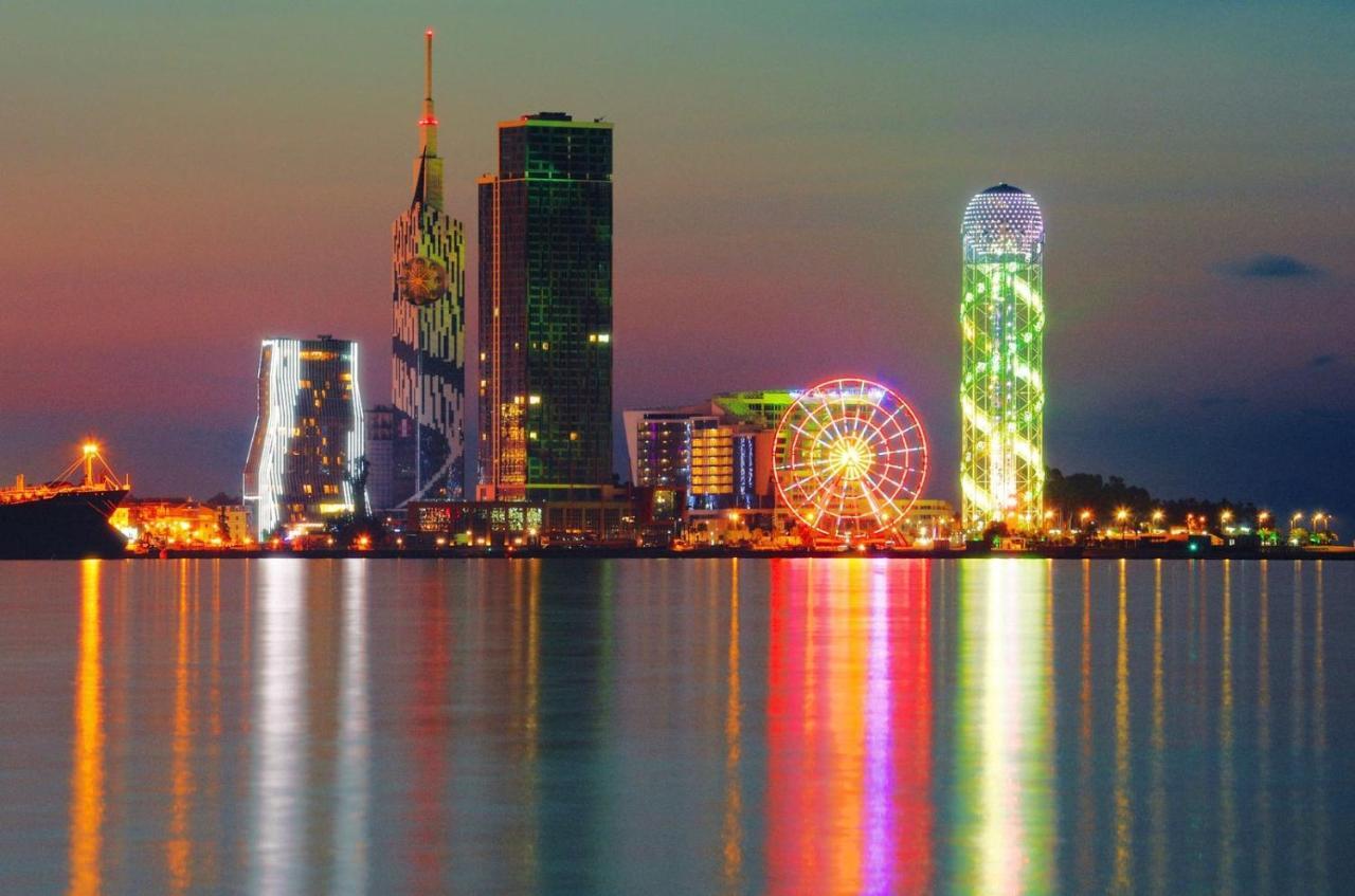 Orbi City Apartments On The Beach 바투미 외부 사진