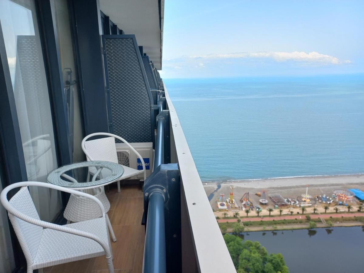 Orbi City Apartments On The Beach 바투미 외부 사진