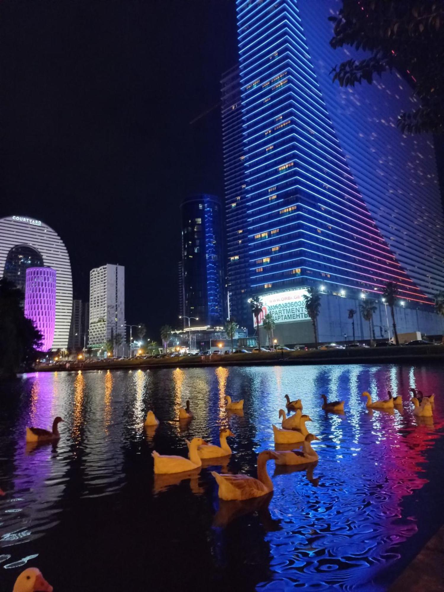 Orbi City Apartments On The Beach 바투미 외부 사진