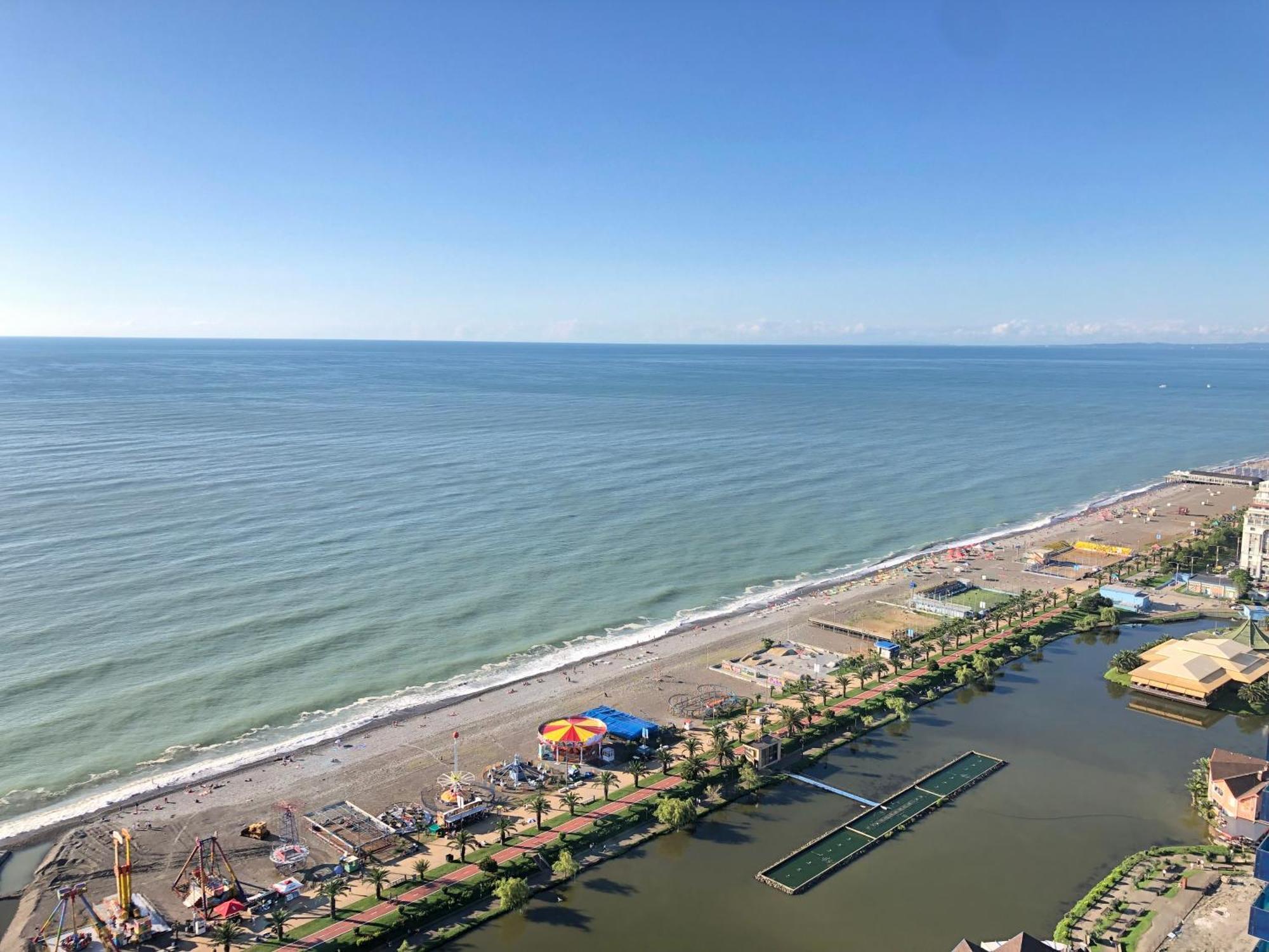 Orbi City Apartments On The Beach 바투미 외부 사진