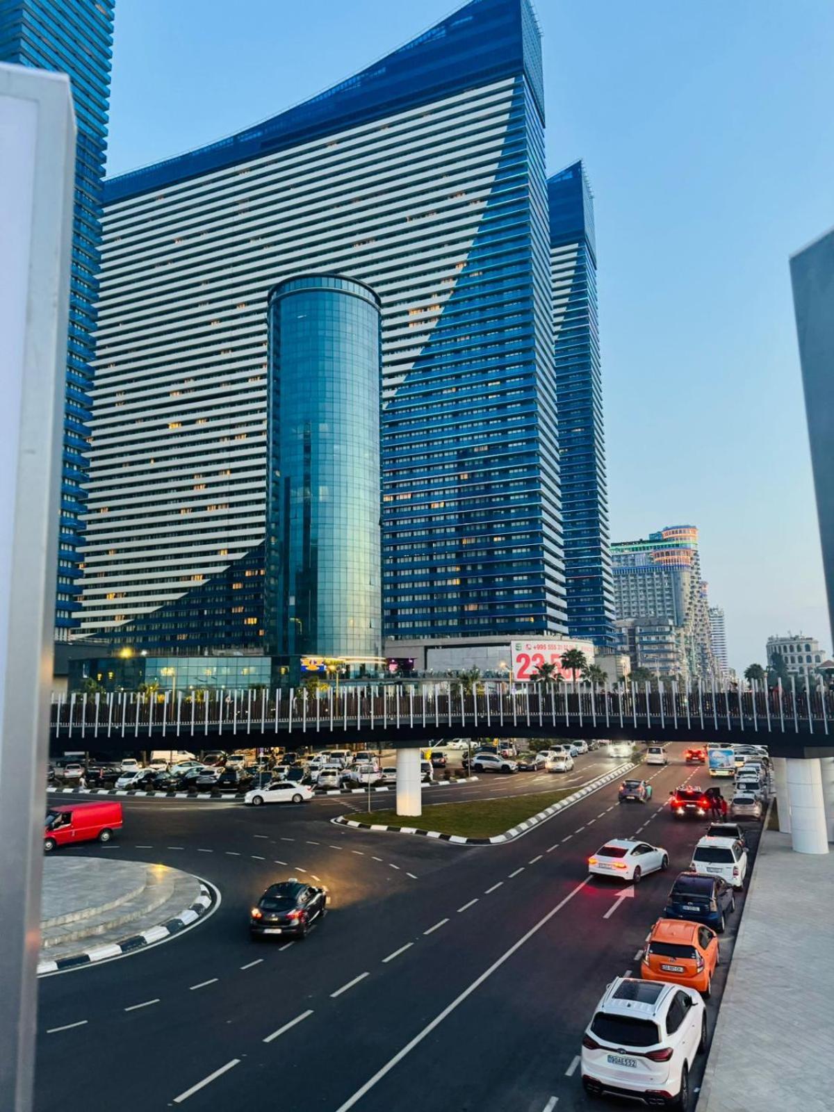 Orbi City Apartments On The Beach 바투미 외부 사진