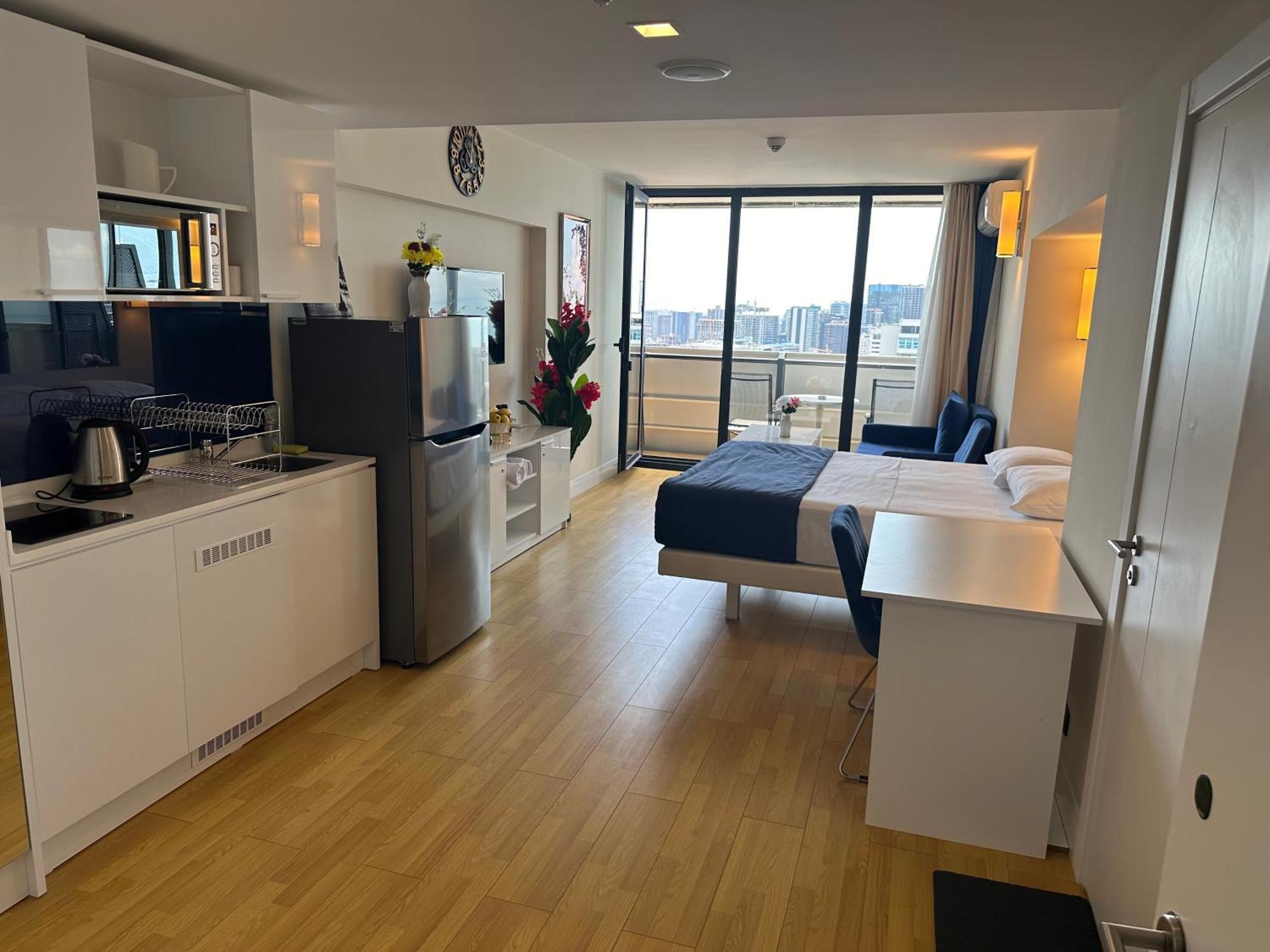 Orbi City Apartments On The Beach 바투미 외부 사진